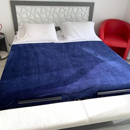 B&B Kelly Plus Лозанна Экстерьер фото