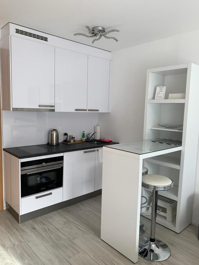 B&B Kelly Plus Лозанна Экстерьер фото