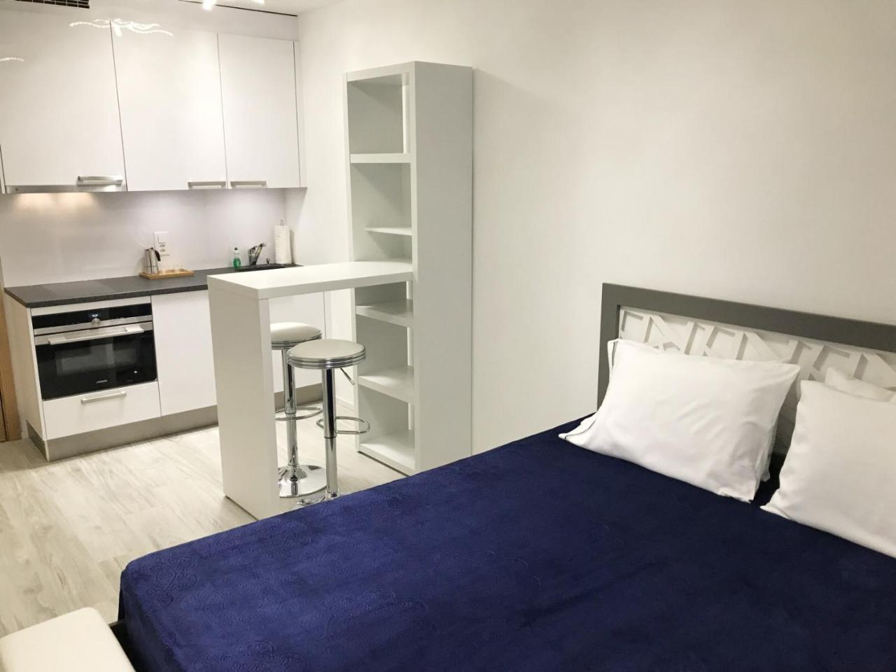 B&B Kelly Plus Лозанна Экстерьер фото