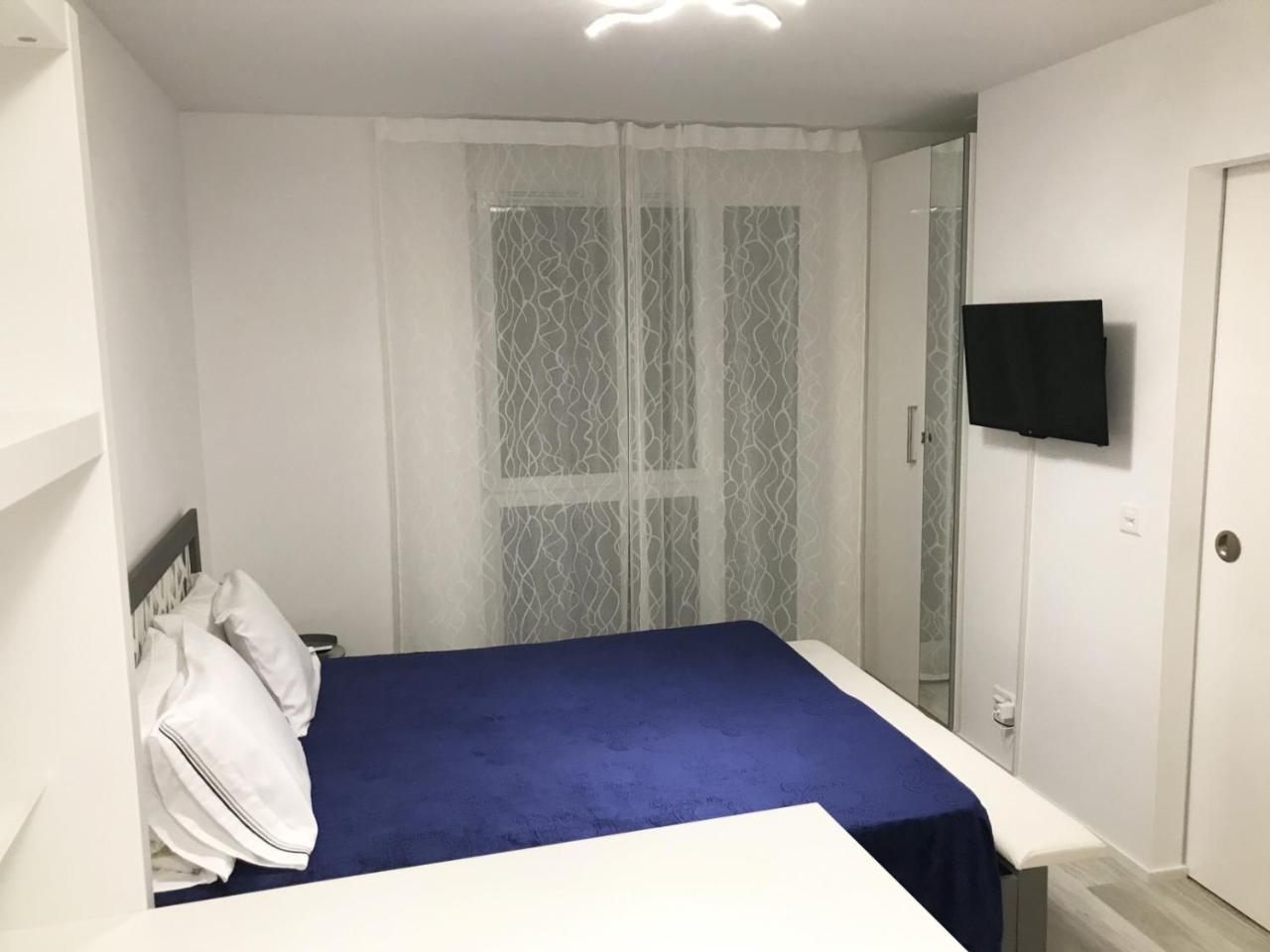 B&B Kelly Plus Лозанна Экстерьер фото